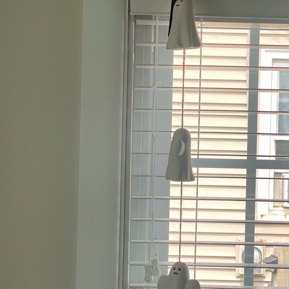 28" in length Ceramic White Three Ghosts Hanging - Picture 4 of 5